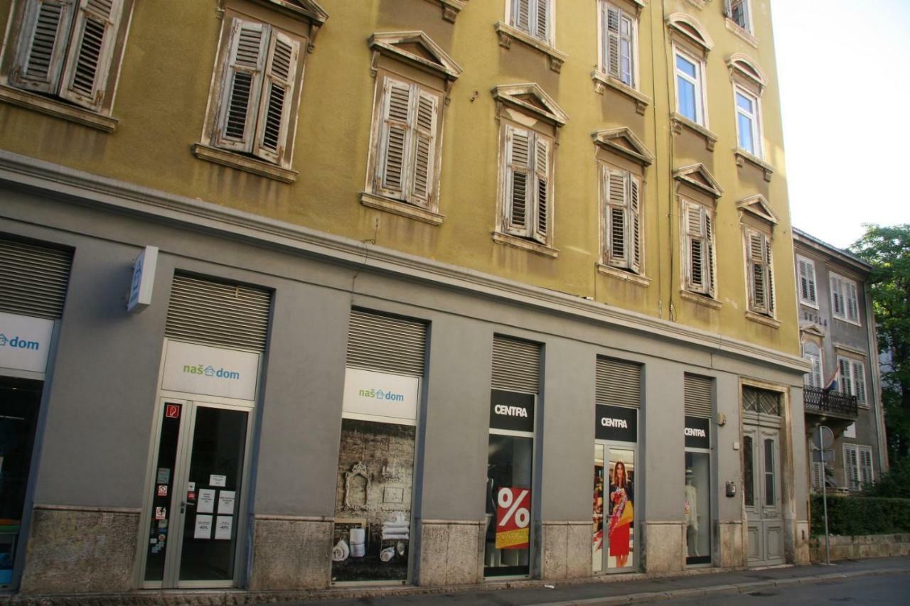 Stylish Apartment In City Center PUY Exterior foto