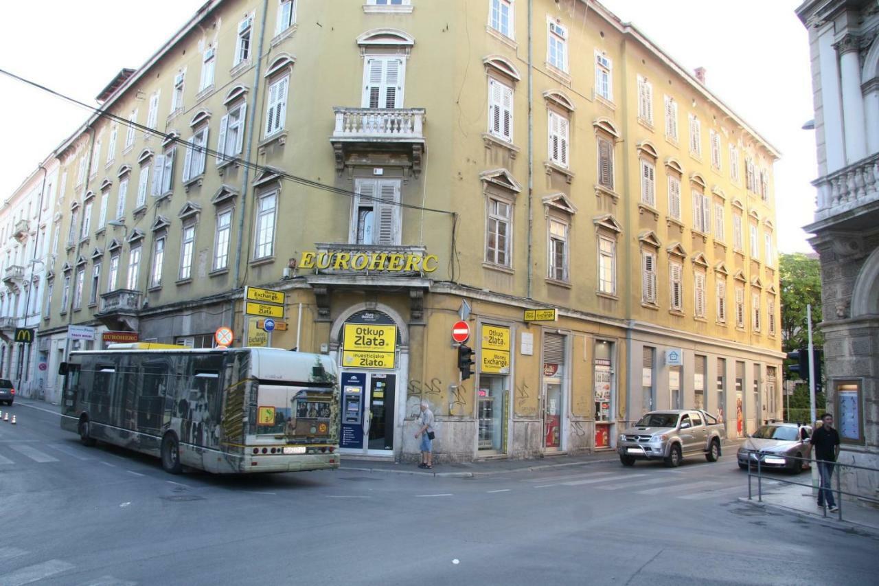 Stylish Apartment In City Center PUY Exterior foto